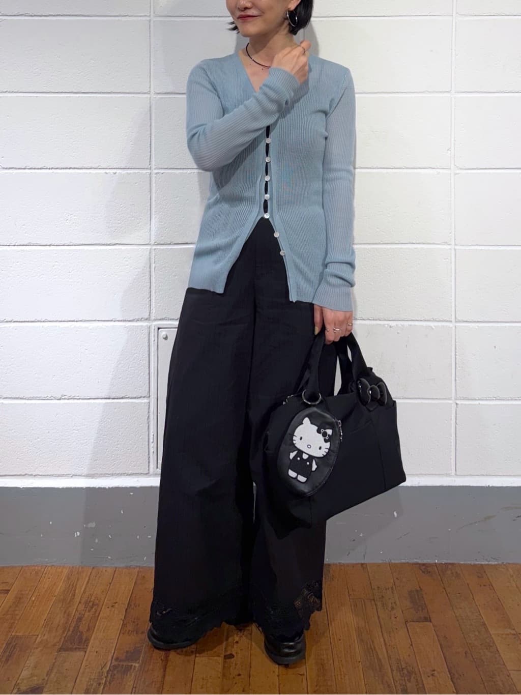 ear PAPILLONNERの《uchida企画》Vネックリブカーディガン【SUM1 STYLE】を使ったコーディネートを紹介します。｜Rakuten Fashion(楽天ファッション／旧楽天ブランドアベニュー)6969207