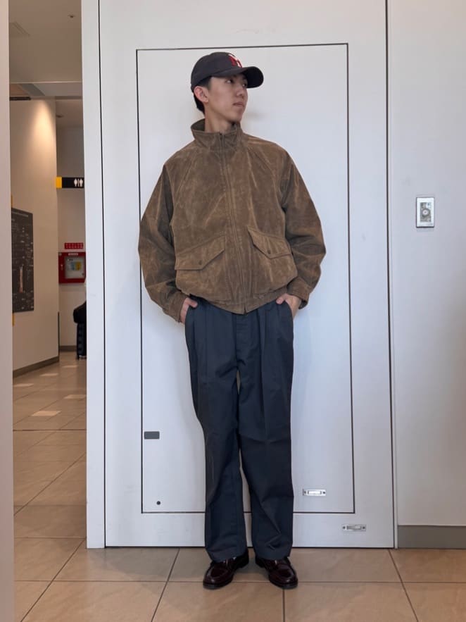 FREAK’S STOREのウォッシュ加工 レザレッド スタンドカラー ジップアップ ショートブルゾンを使ったコーディネートを紹介します。｜Rakuten Fashion(楽天ファッション／旧楽天ブランドアベニュー)6969928