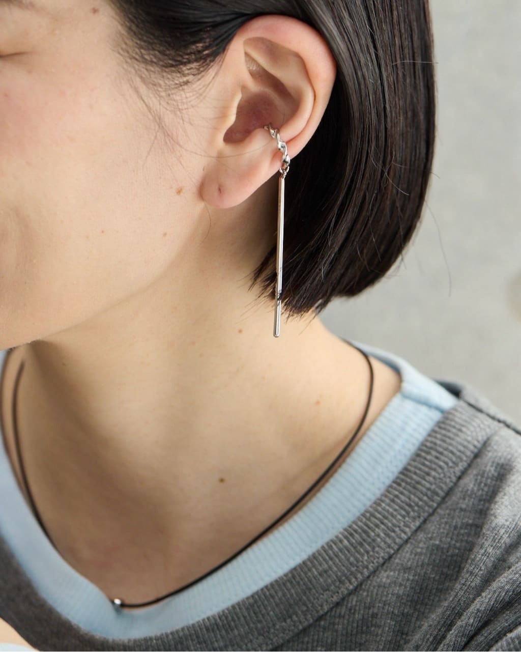ear PAPILLONNERのバー付きツイストイヤーカフを使ったコーディネートを紹介します。｜Rakuten Fashion(楽天ファッション／旧楽天ブランドアベニュー)6970429