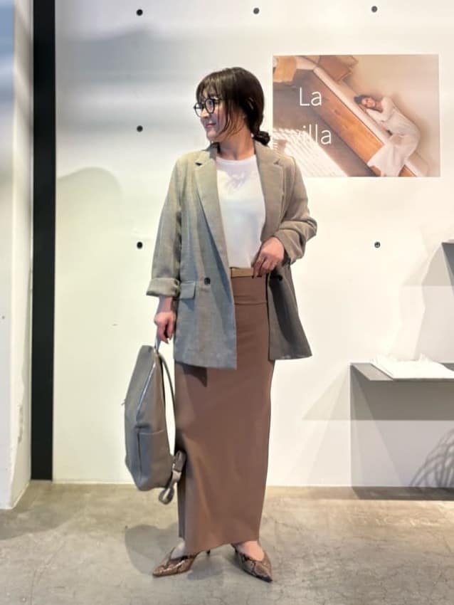 GALLARDAGALANTEのバックスリットブラウスTeeを使ったコーディネートを紹介します。｜Rakuten Fashion(楽天ファッション／旧楽天ブランドアベニュー)6973434