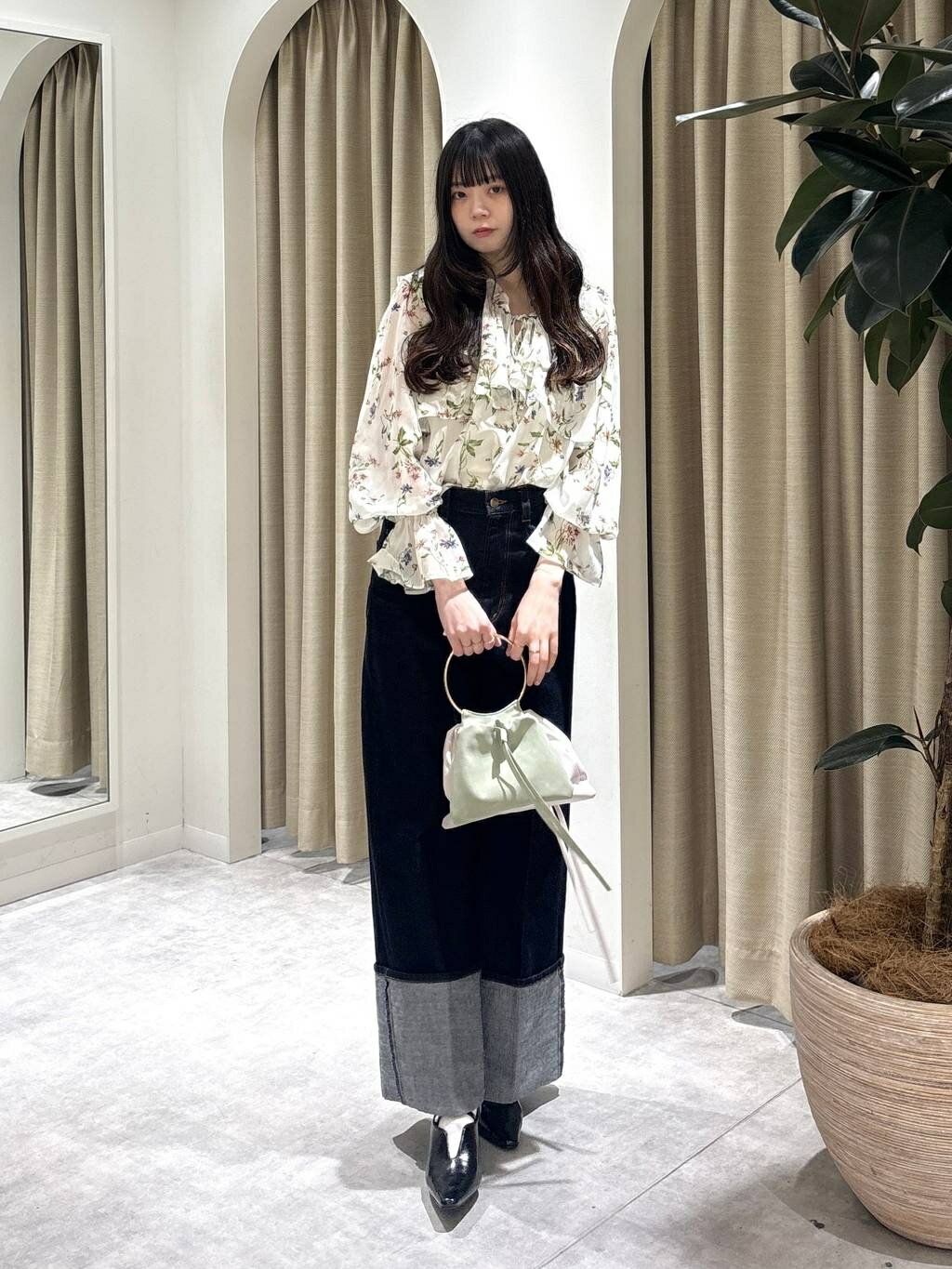 mysty womanの楊柳ボタニカルブラウスを使ったコーディネートを紹介します。｜Rakuten Fashion(楽天ファッション／旧楽天ブランドアベニュー)6977059