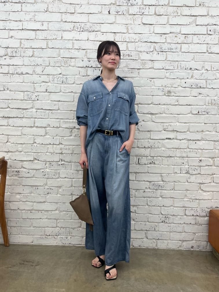 GALLARDAGALANTEの【驚くほど軽い!】シアーデニムシャツを使ったコーディネートを紹介します。｜Rakuten Fashion(楽天ファッション／旧楽天ブランドアベニュー)6978053