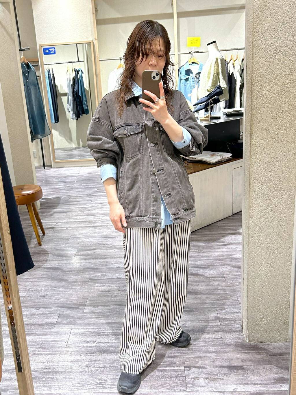 mysty womanのラウンドヘムレギュラーカラーシャツを使ったコーディネートを紹介します。｜Rakuten Fashion(楽天ファッション／旧楽天ブランドアベニュー)6978937
