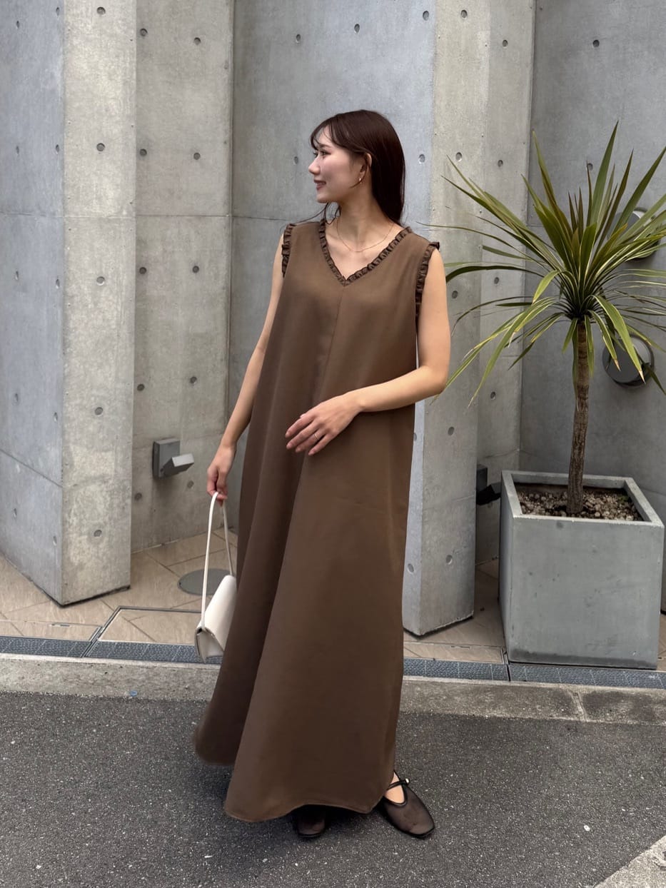titivate | リネンライクVネックフリルデザインノースリーブワンピース