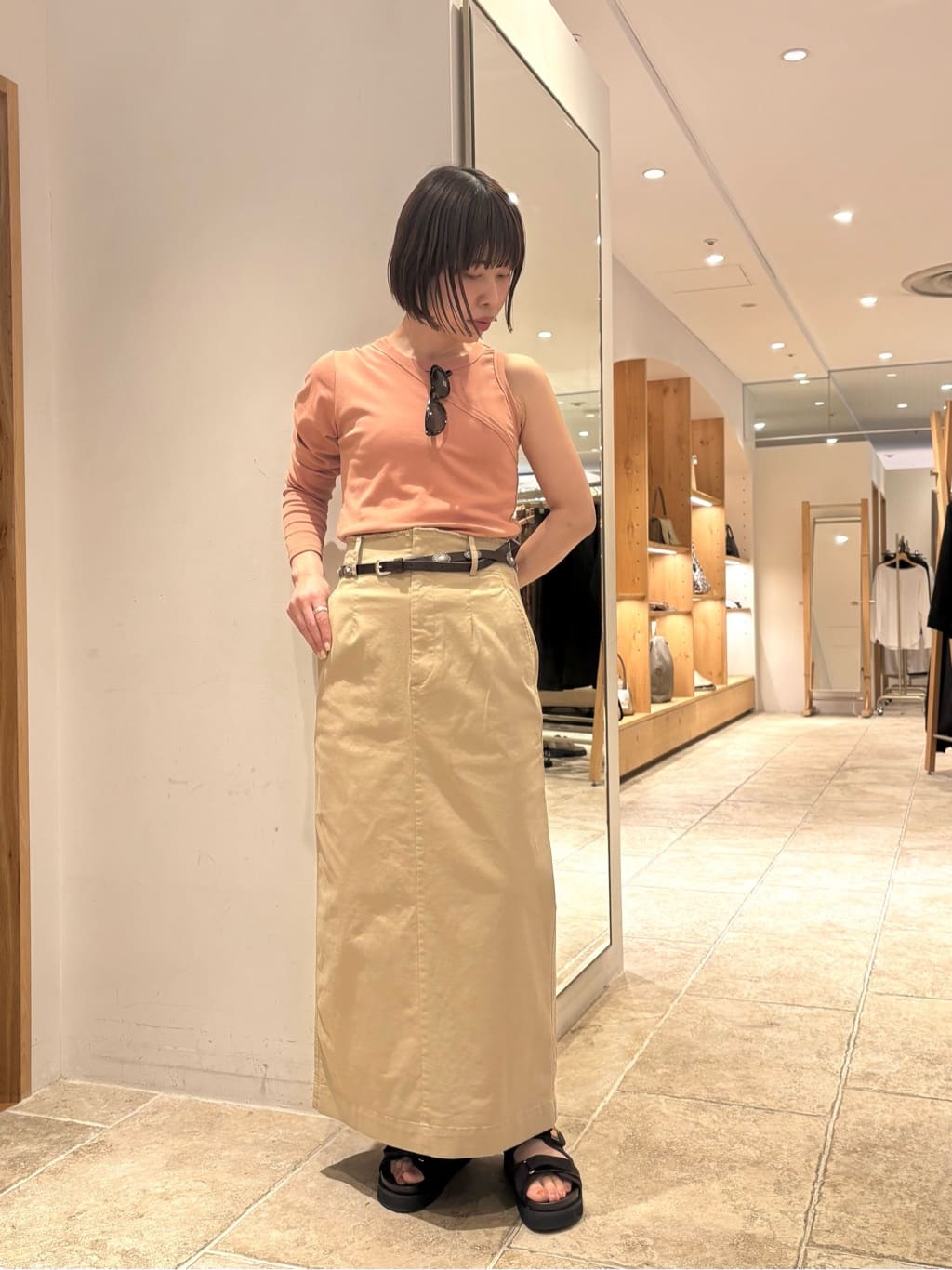 GALLARDAGALANTEの【低身長サイズあり】チノストレッチスカートを使ったコーディネートを紹介します。｜Rakuten Fashion(楽天ファッション／旧楽天ブランドアベニュー)6984167