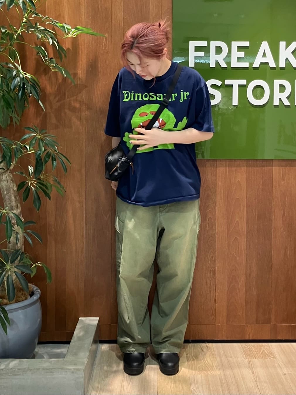 FREAK’S STOREのHINSON / ヒンソン 別注 フェード加工 6ポケットパンツを使ったコーディネートを紹介します。｜Rakuten Fashion(楽天ファッション／旧楽天ブランドアベニュー)6984636