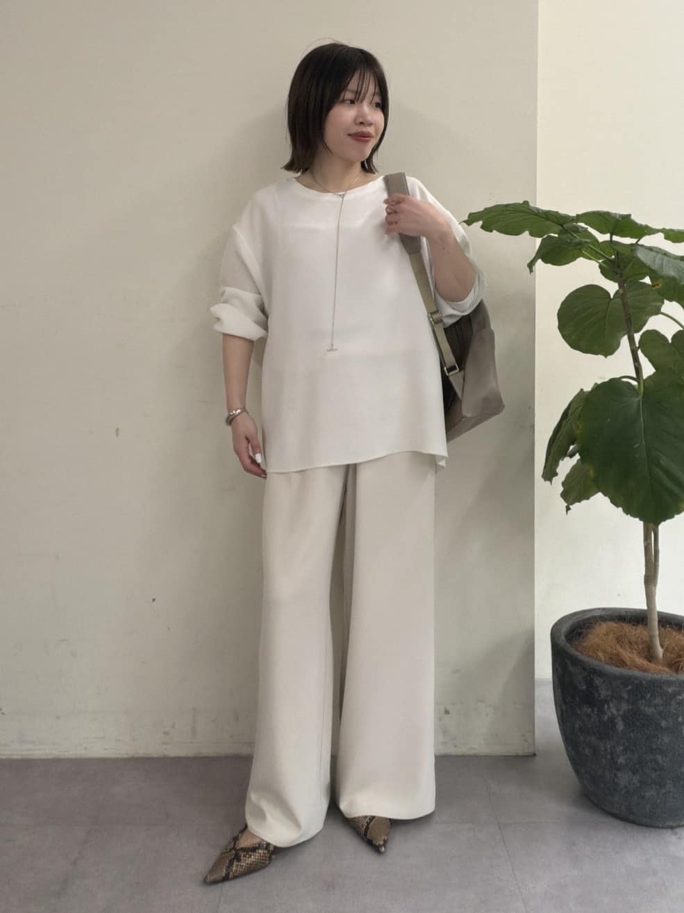 GALLARDAGALANTEの【即戦力パンツ】【3サイズ展開】ワイドイージーパンツを使ったコーディネートを紹介します。｜Rakuten Fashion(楽天ファッション／旧楽天ブランドアベニュー)6985487