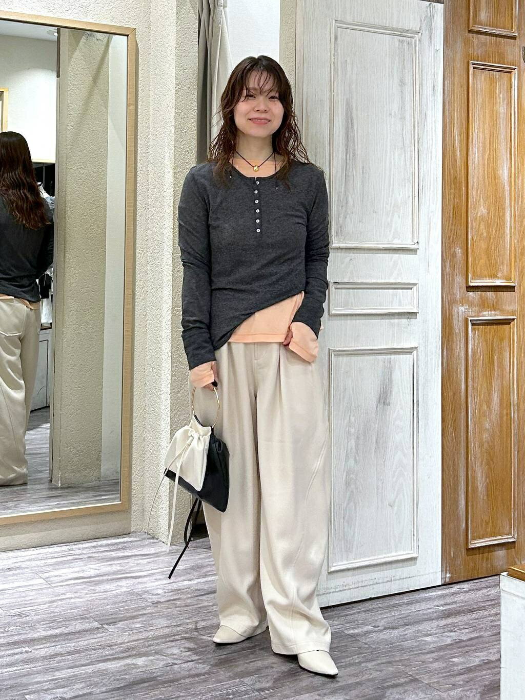 mysty womanの【WEB限定】柔らかヘンリーネックロンTを使ったコーディネートを紹介します。｜Rakuten Fashion(楽天ファッション／旧楽天ブランドアベニュー)6986569