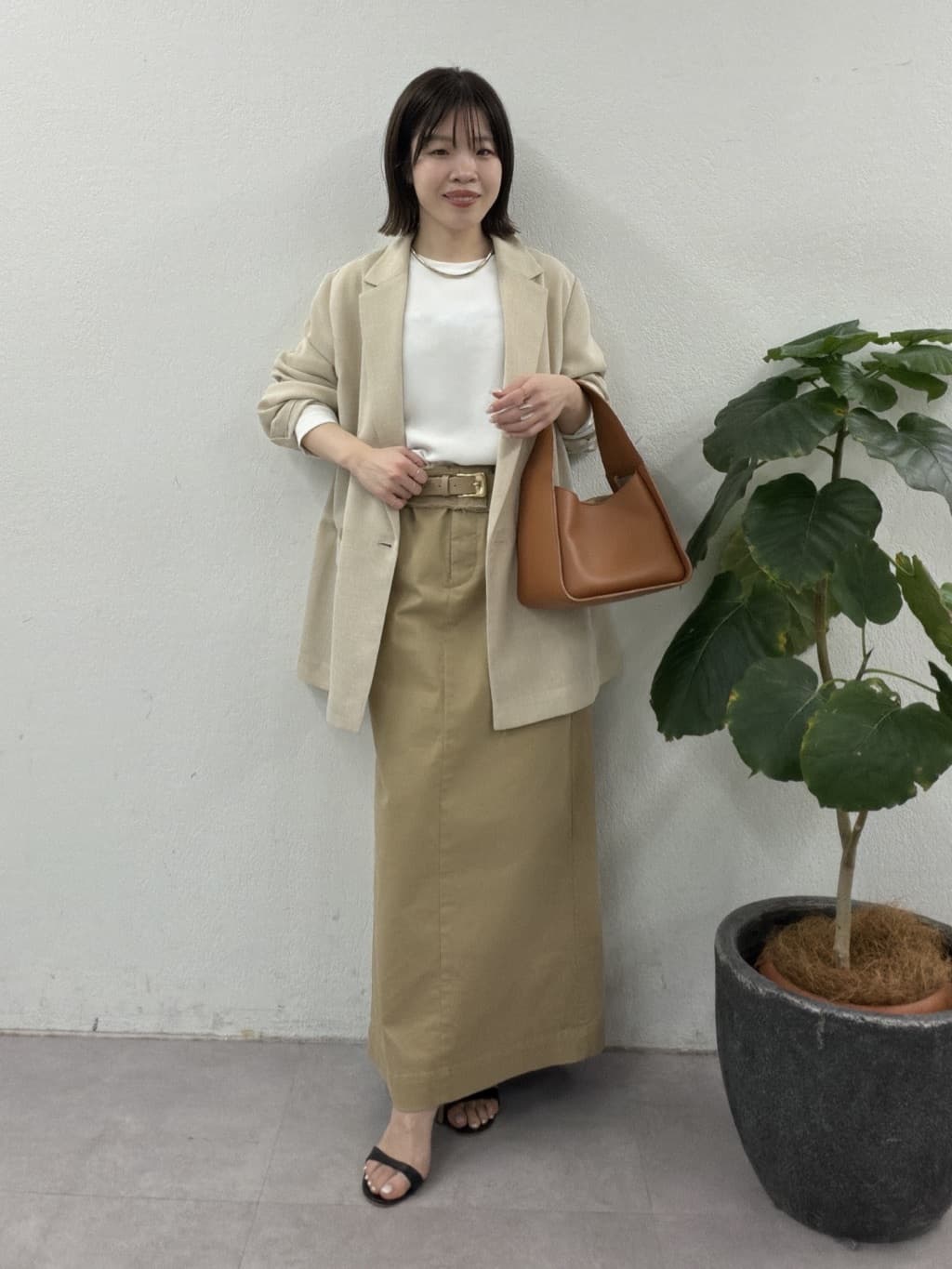 GALLARDAGALANTEの【低身長サイズあり】チノストレッチスカートを使ったコーディネートを紹介します。｜Rakuten Fashion(楽天ファッション／旧楽天ブランドアベニュー)6986750
