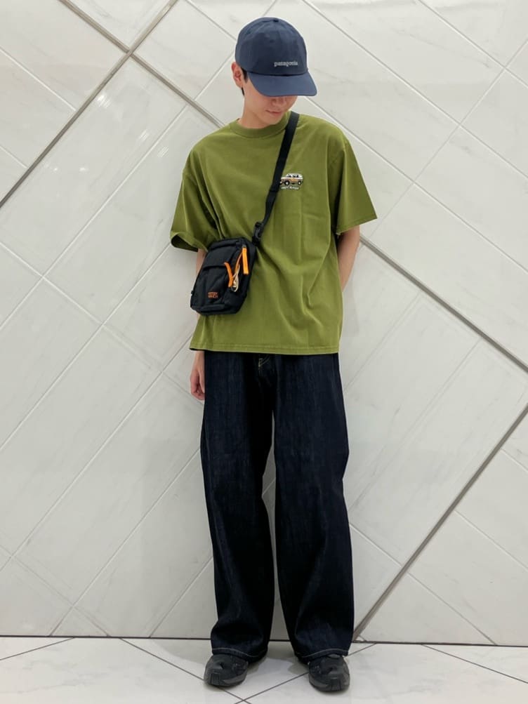 FREAK’S STOREのリラックスフィット ランクル60 バックプリント ショートスリーブ クルーネックTシャツを使ったコーディネートを紹介します。｜Rakuten Fashion(楽天ファッション／旧楽天ブランドアベニュー)6987002