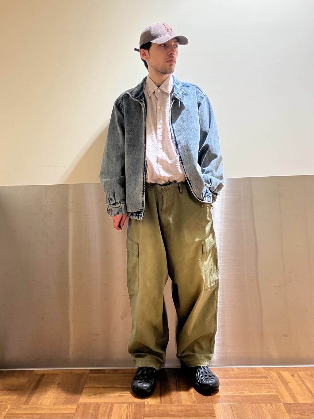 FREAK’S STOREのHINSON / ヒンソン 別注 フェード加工 6ポケットパンツを使ったコーディネートを紹介します。｜Rakuten Fashion(楽天ファッション／旧楽天ブランドアベニュー)6988567