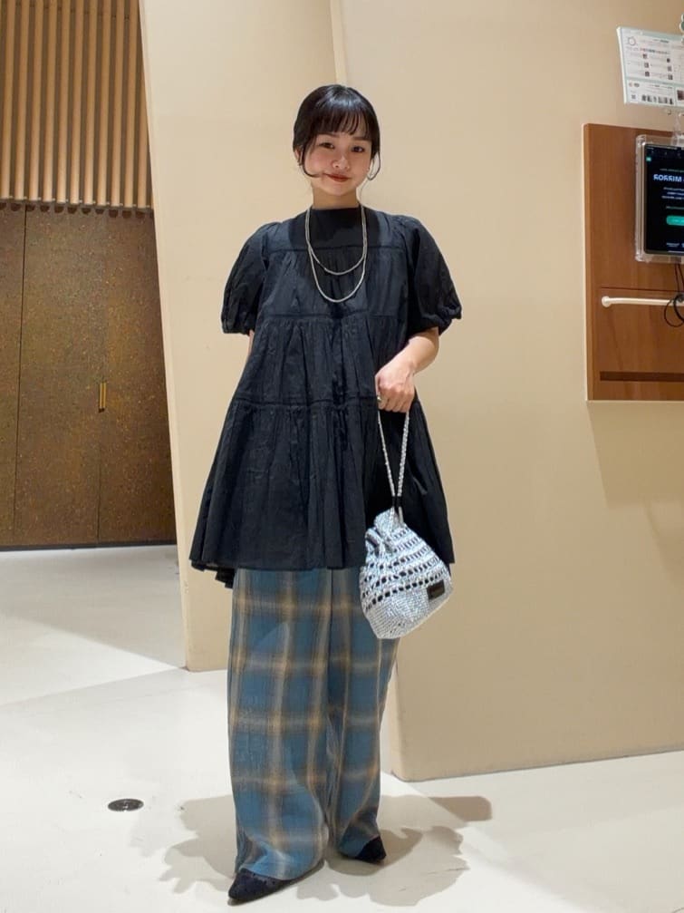 FREAK’S STOREのインドボイル バックオープン ティアードミニワンピースを使ったコーディネートを紹介します。｜Rakuten Fashion(楽天ファッション／旧楽天ブランドアベニュー)6991694