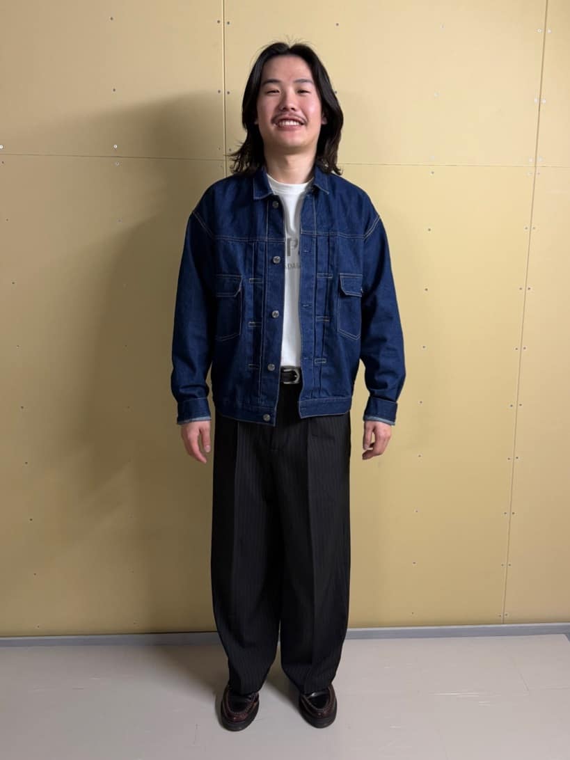 FREAK’S STOREのショート丈 リラックス デニムトラッカージャケットを使ったコーディネートを紹介します。｜Rakuten Fashion(楽天ファッション／旧楽天ブランドアベニュー)6992214
