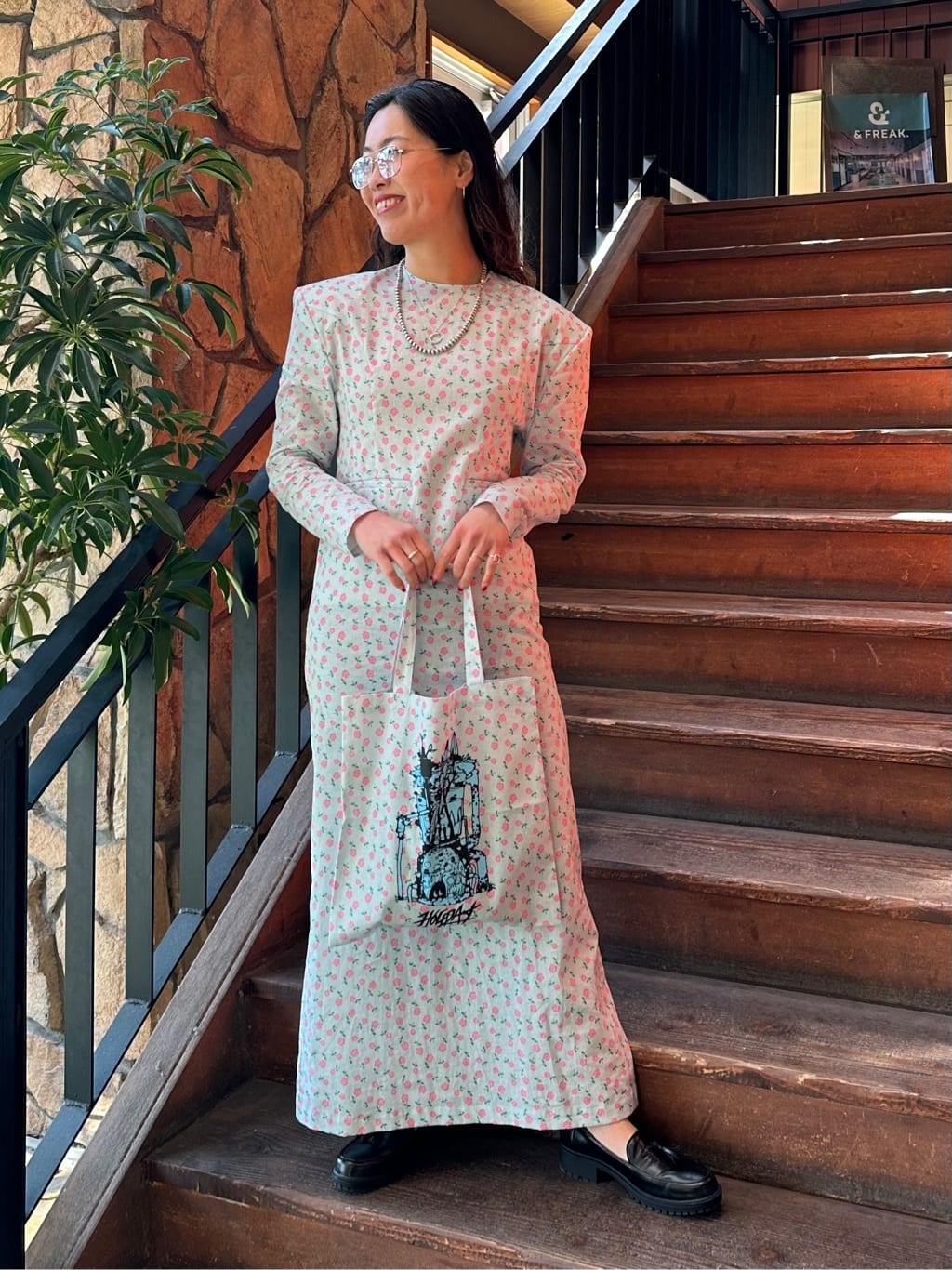 FREAK’S STOREのFLOWER PADDED SHOULDER LONG DRESSを使ったコーディネートを紹介します。｜Rakuten Fashion(楽天ファッション／旧楽天ブランドアベニュー)6995527