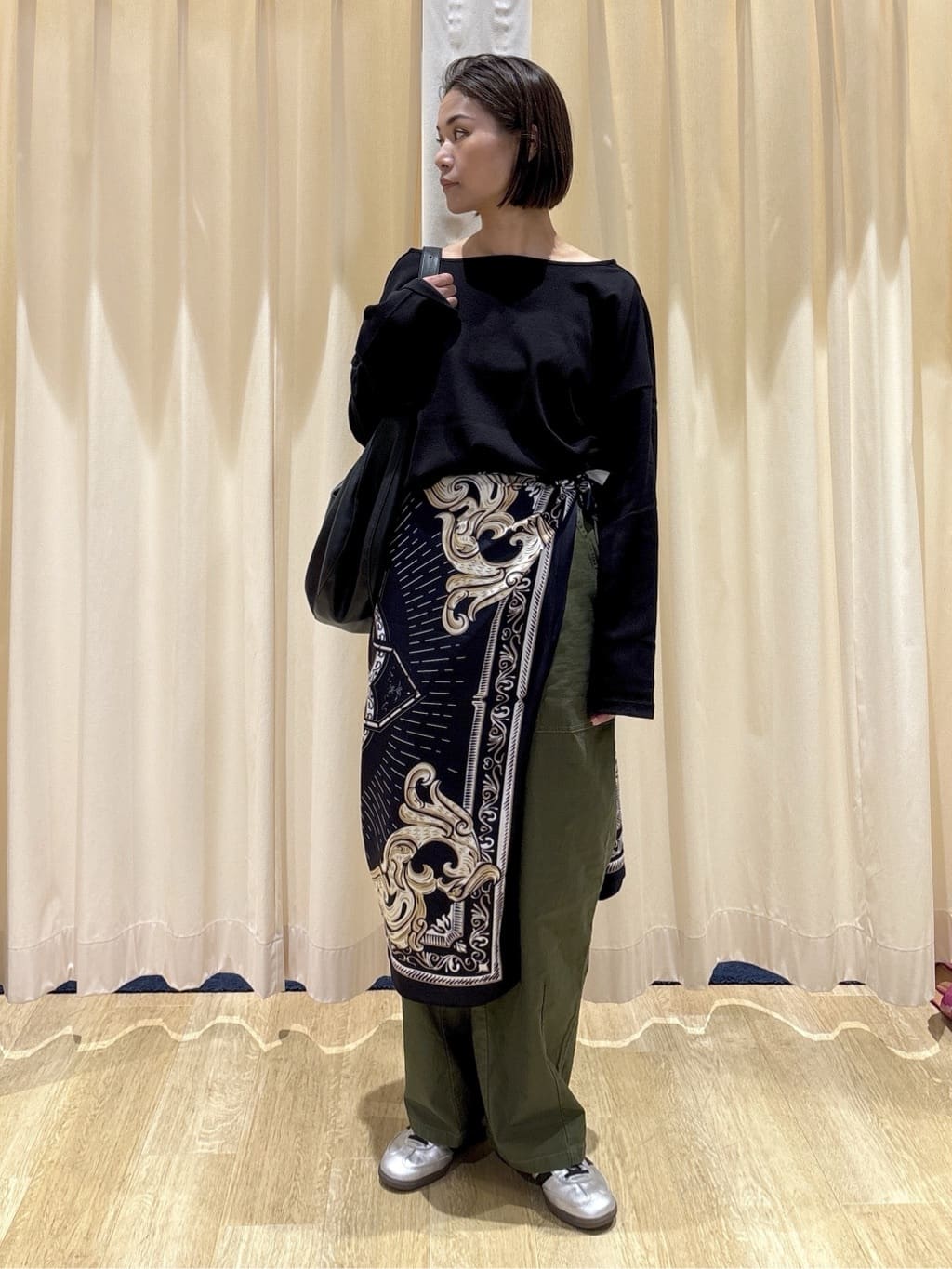 HeRIN.CYEの2Way over size cut topsを使ったコーディネートを紹介します。｜Rakuten Fashion(楽天ファッション／旧楽天ブランドアベニュー)6995664