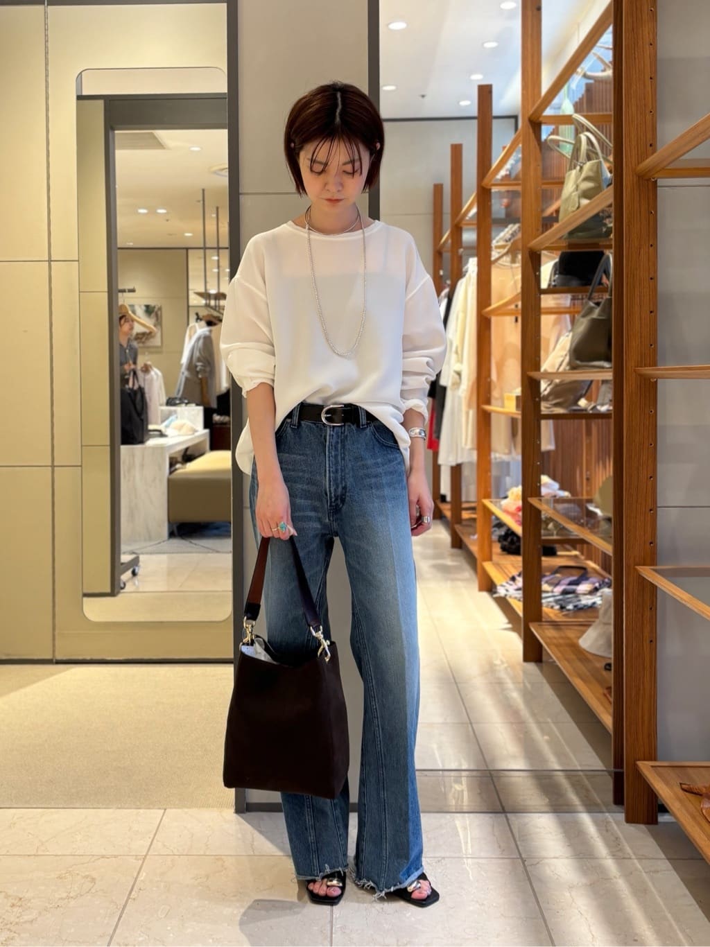 GALLARDAGALANTEのバックスリットブラウスTeeを使ったコーディネートを紹介します。｜Rakuten Fashion(楽天ファッション／旧楽天ブランドアベニュー)6997145