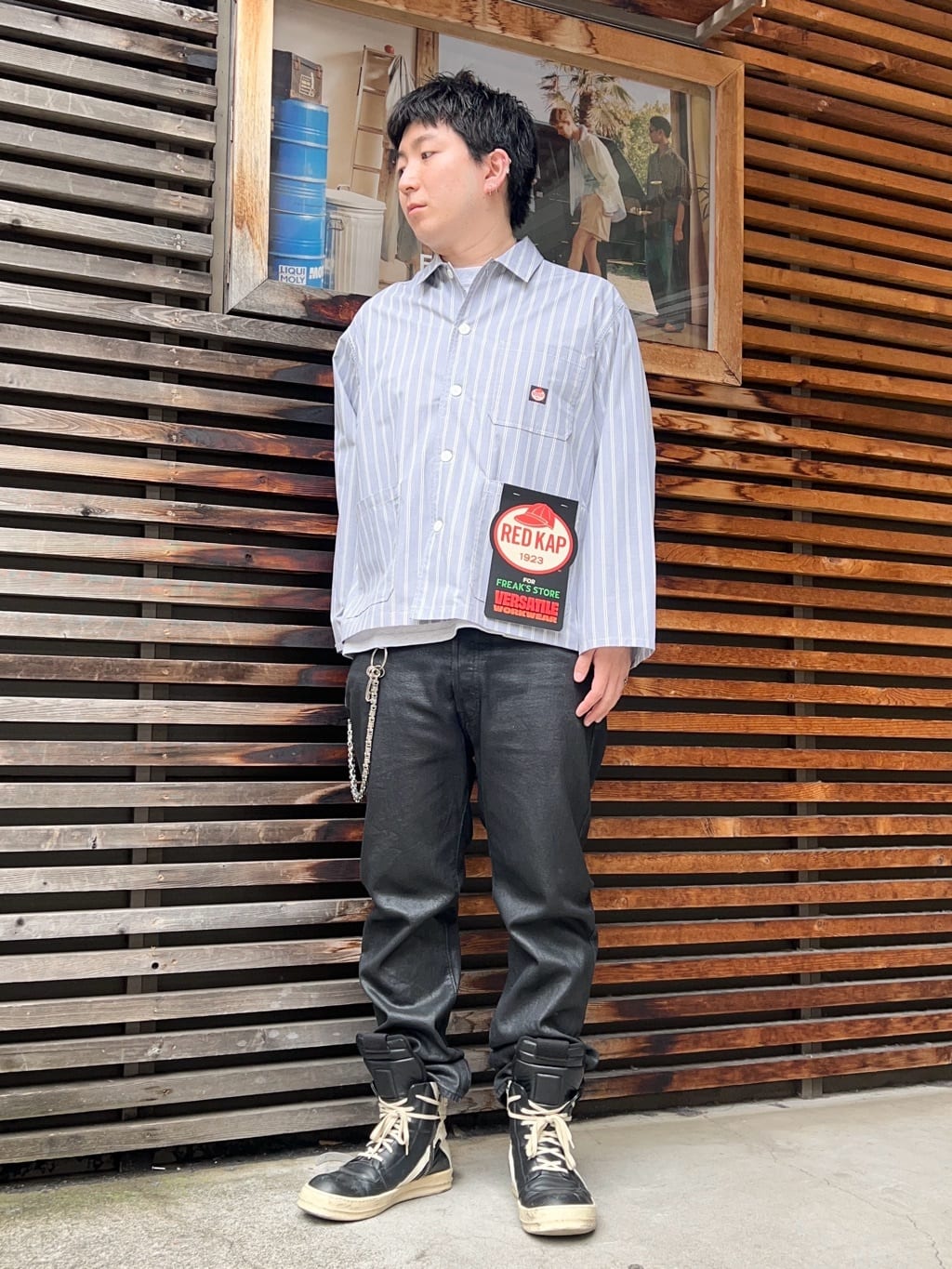 FREAK’S STOREの別注 ワーク ストライプ シャツカバーオールを使ったコーディネートを紹介します。｜Rakuten Fashion(楽天ファッション／旧楽天ブランドアベニュー)7000744