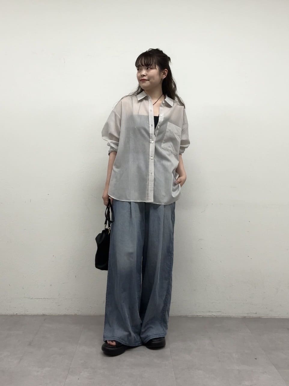 GALLARDAGALANTEの<Oggi 6月号掲載アイテム>【夏でも快適】シアーデニムパンツを使ったコーディネートを紹介します。｜Rakuten Fashion(楽天ファッション／旧楽天ブランドアベニュー)7001746