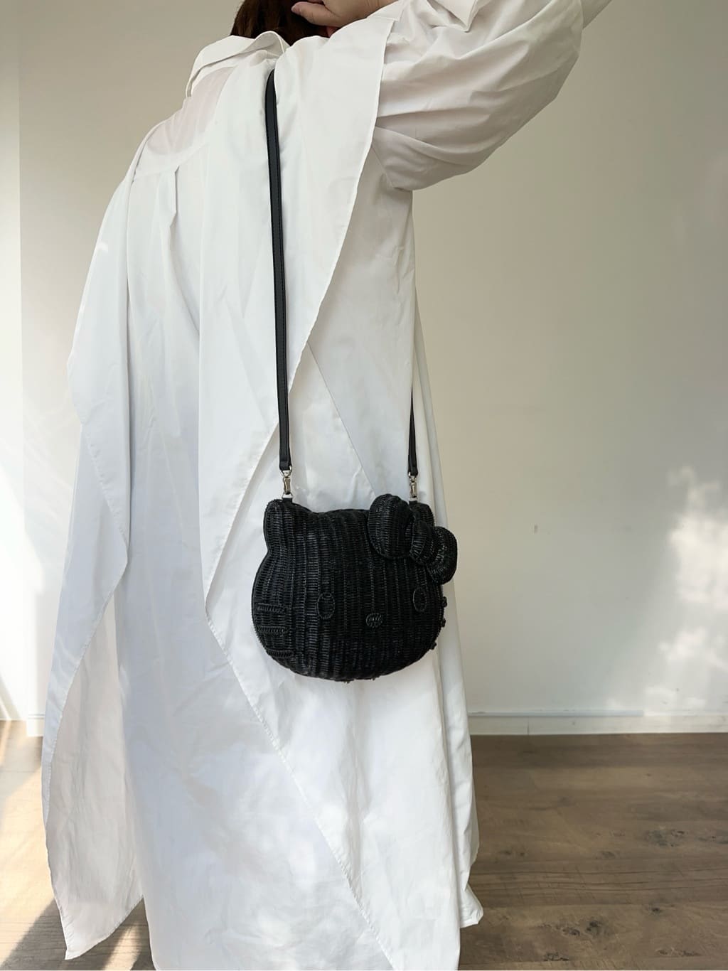 ear PAPILLONNERの【HELLO KITTY(ハローキティ)×ear】コラボラタンバッグを使ったコーディネートを紹介します。｜Rakuten Fashion(楽天ファッション／旧楽天ブランドアベニュー)7006293