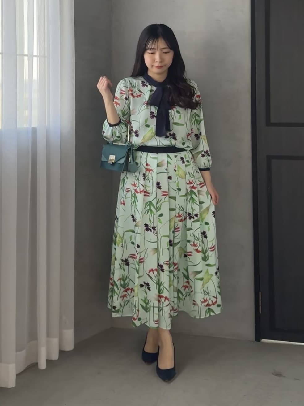 Viaggio Bluの【KEITA KAWASAKI * Viaggio Bluコラボ】リリープリントブラウスを使ったコーディネートを紹介します。｜Rakuten Fashion(楽天ファッション／旧楽天ブランドアベニュー)7008481
