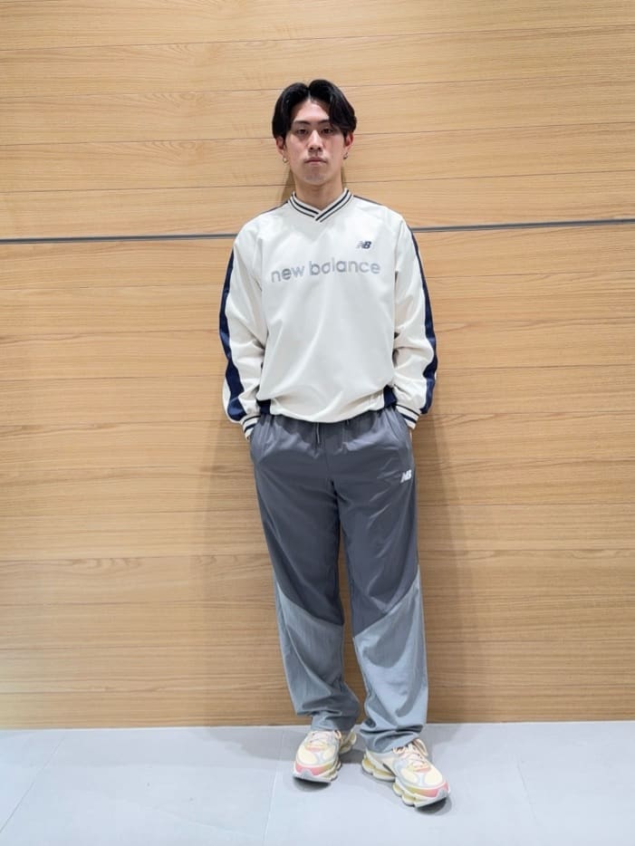 New Balance | サテンウーブンプルオーバー | Rakuten Fashion(楽天