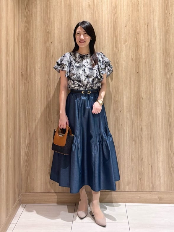 ANAYIのフラワー刺繍ストライプ ブラウスを使ったコーディネート 