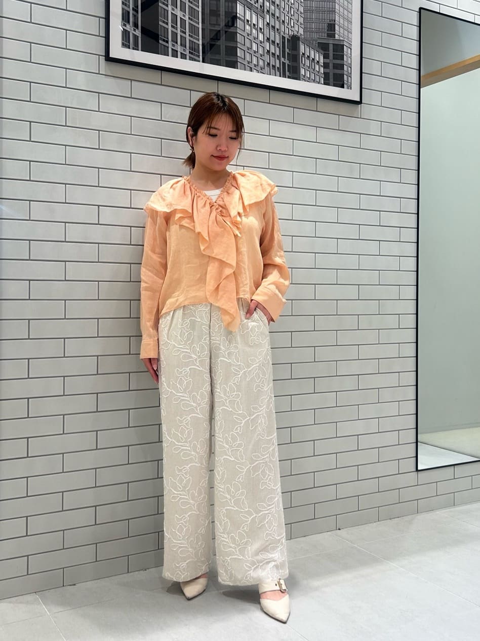 MAYSON GREYのラスターラミーカルゼバックドロストヘムシャツを使ったコーディネートを紹介します。｜Rakuten Fashion(楽天ファッション／旧楽天ブランドアベニュー)7018516