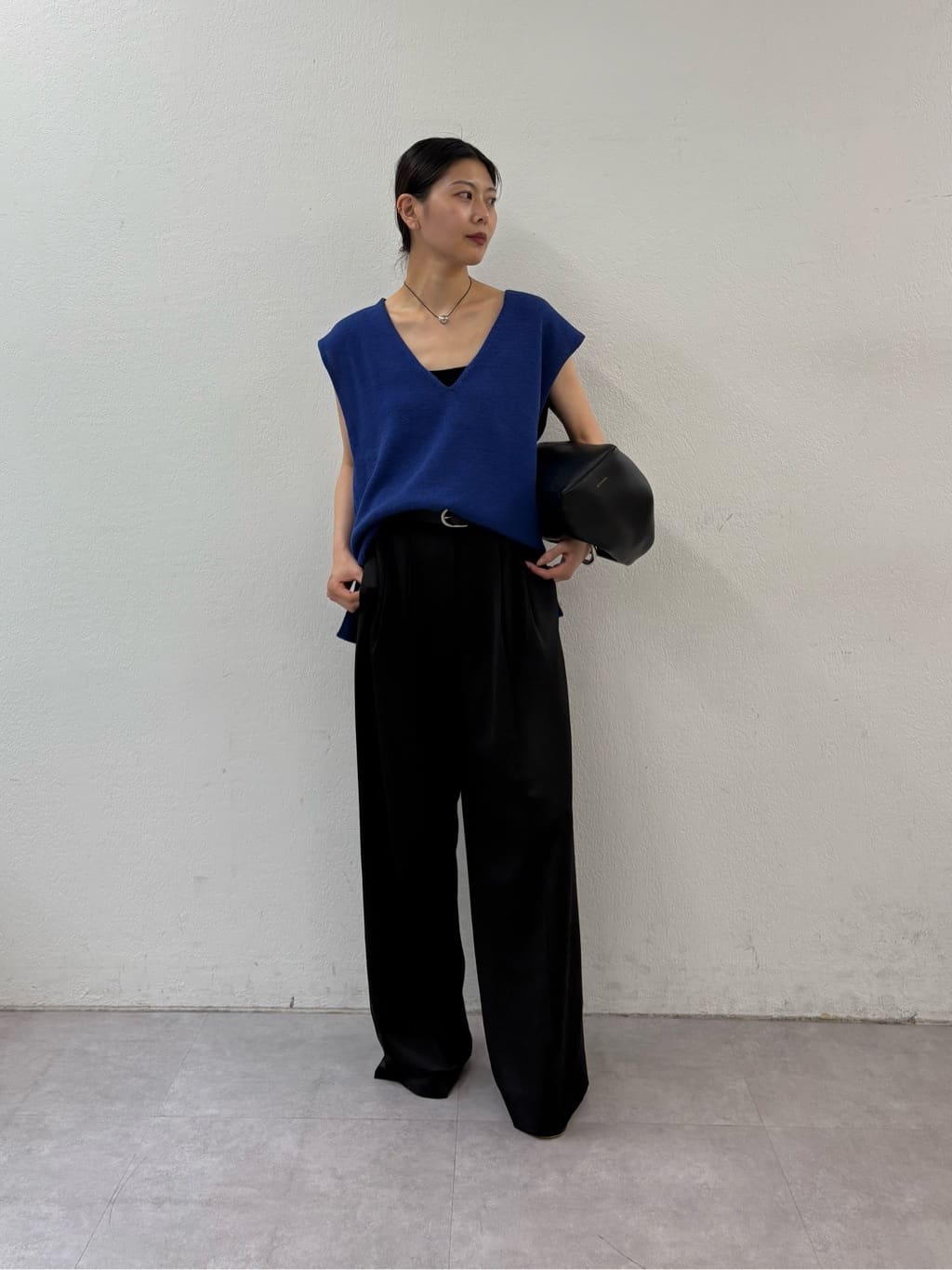 GALLARDAGALANTEのサイドスリットニットを使ったコーディネートを紹介します。｜Rakuten Fashion(楽天ファッション／旧楽天ブランドアベニュー)7018573