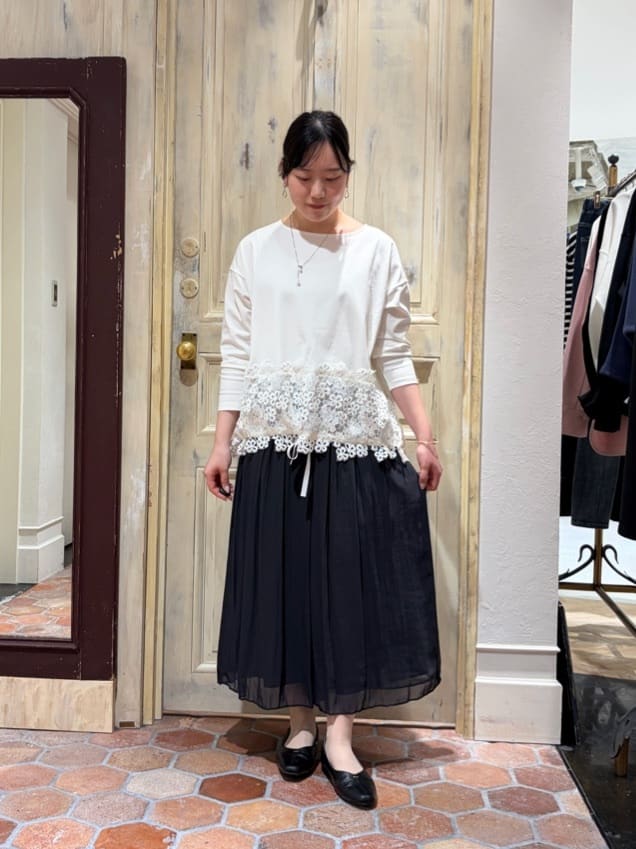 BEARDSLEY | 《追加検討中》裾レースカットソー | Rakuten Fashion