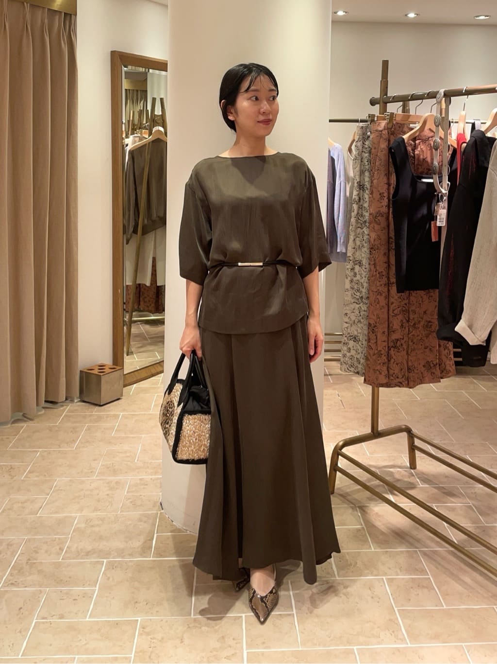 GALLARDAGALANTEの【セットアップ対応】キュプラTeeブラウスを使ったコーディネートを紹介します。｜Rakuten Fashion(楽天ファッション／旧楽天ブランドアベニュー)7019900