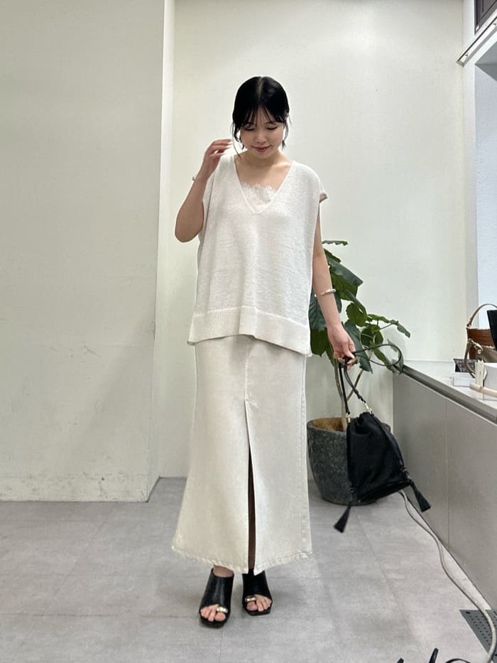 GALLARDAGALANTEのサイドスリットニットを使ったコーディネートを紹介します。｜Rakuten Fashion(楽天ファッション／旧楽天ブランドアベニュー)7019970