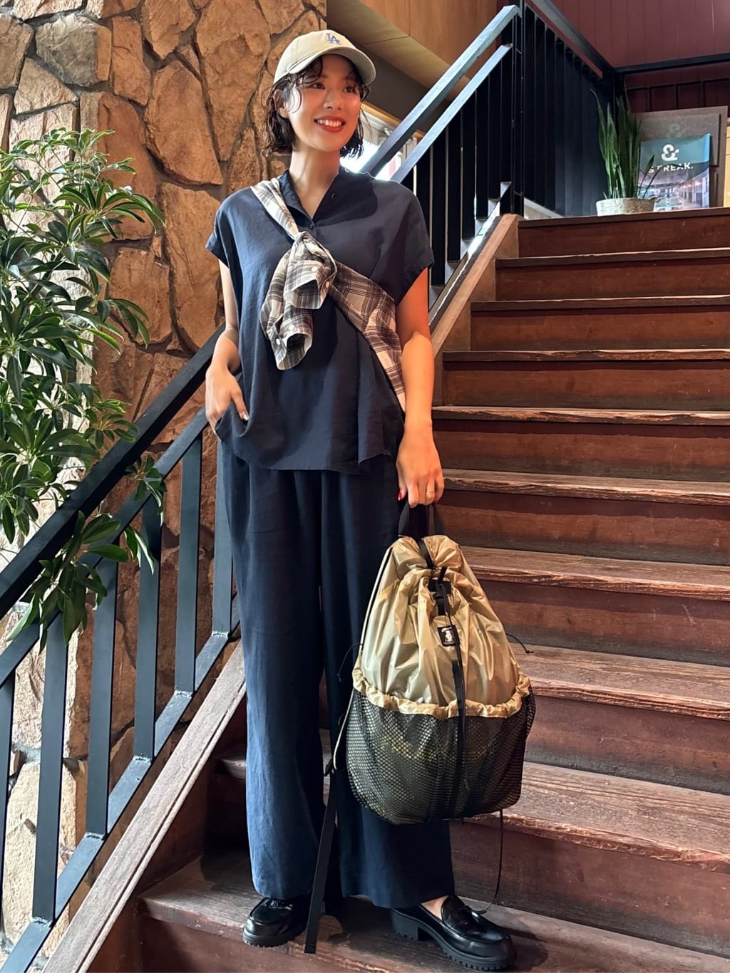 FREAK’S STOREの別注 HUMMING PACK デイパックを使ったコーディネートを紹介します。｜Rakuten Fashion(楽天ファッション／旧楽天ブランドアベニュー)7020361