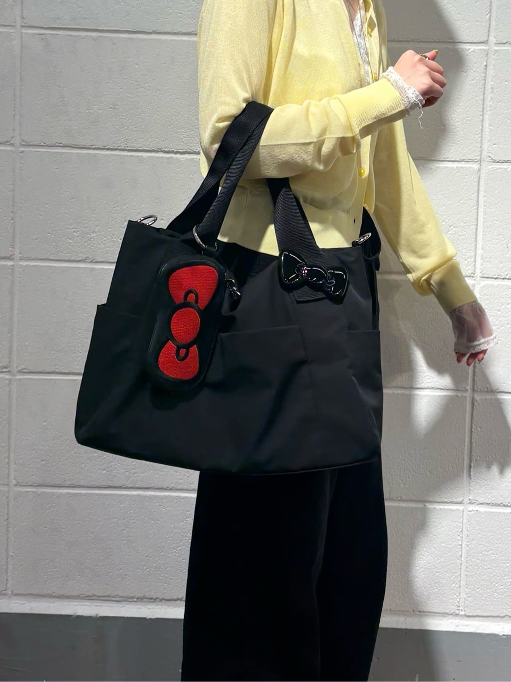 ear PAPILLONNERの【HELLO KITTY(ハローキティ)×ear】コラボレザーケース《本革》を使ったコーディネートを紹介します。｜Rakuten Fashion(楽天ファッション／旧楽天ブランドアベニュー)7021341