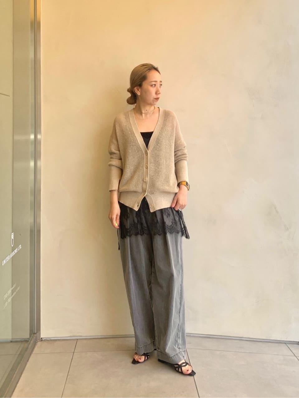 ＜conte＞タック デニムワイドパンツ　34サイズ　新品タグ付き conte＞タック デニムワイドパンツ（デニムパンツ）｜conte（コンテ