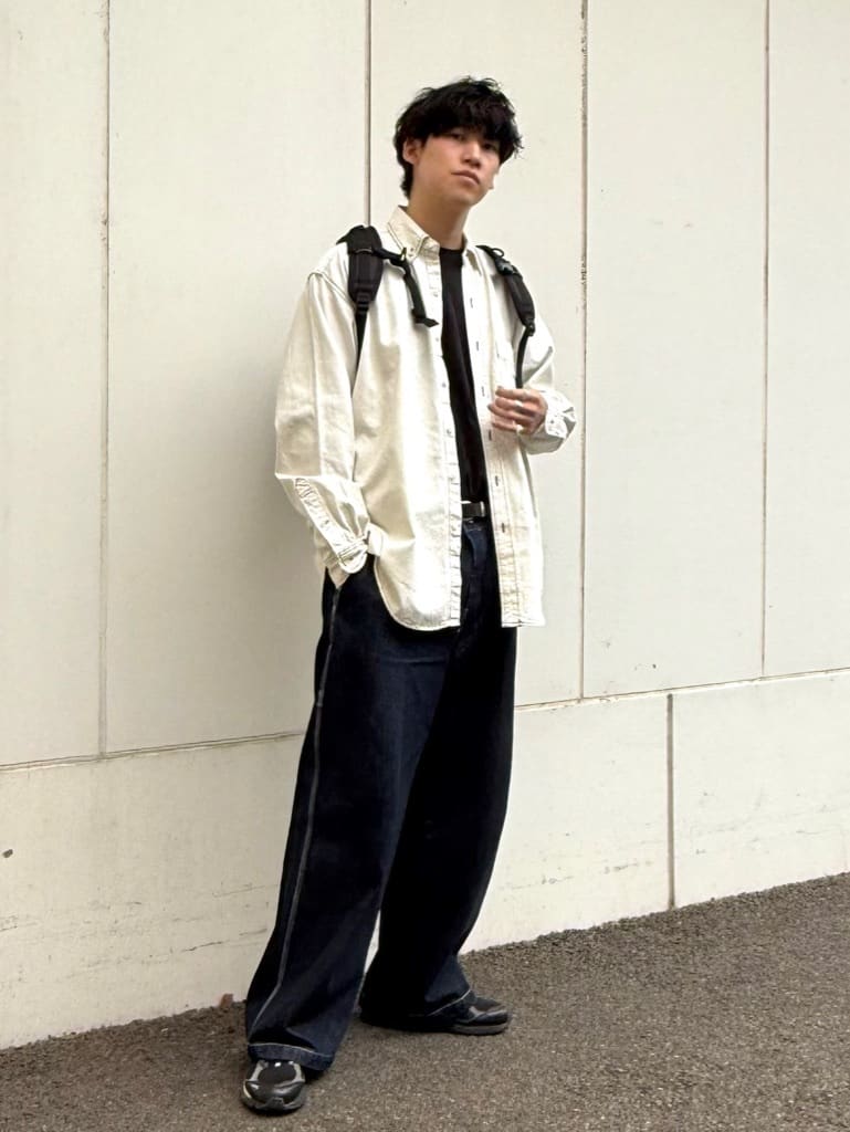 FREAK’S STOREのヴィンテージライク デニム BDシャツを使ったコーディネートを紹介します。｜Rakuten Fashion(楽天ファッション／旧楽天ブランドアベニュー)7026891