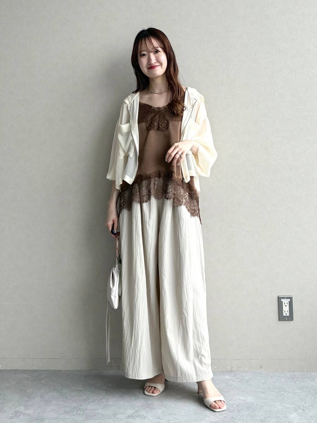 mysty womanのイレヘムキャミチュニックを使ったコーディネートを紹介します。｜Rakuten Fashion(楽天ファッション／旧楽天ブランドアベニュー)7028051