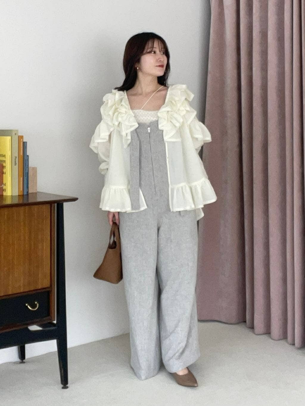 mysty womanのボリュームラッフルブラウスを使ったコーディネートを紹介します。｜Rakuten Fashion(楽天ファッション／旧楽天ブランドアベニュー)7028576