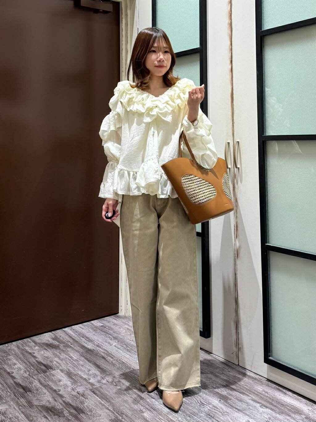 mysty womanのボリュームラッフルブラウスを使ったコーディネートを紹介します。｜Rakuten Fashion(楽天ファッション／旧楽天ブランドアベニュー)7028567