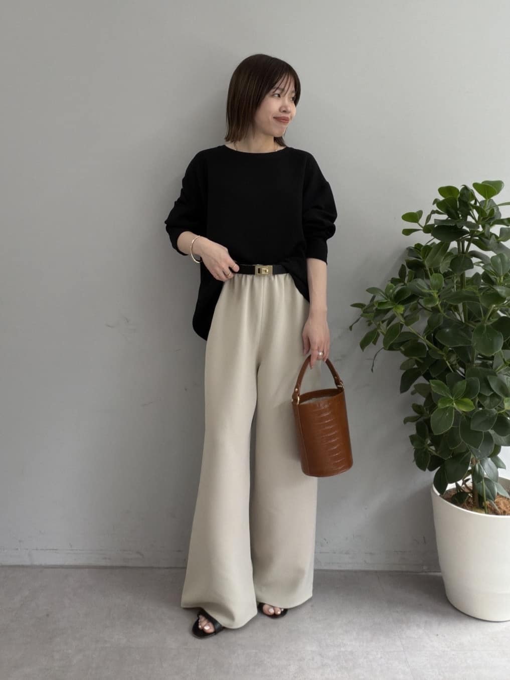 GALLARDAGALANTEの【累計販売1万枚超!】【美脚パンツ】ワイドドロストパンツを使ったコーディネートを紹介します。｜Rakuten Fashion(楽天ファッション／旧楽天ブランドアベニュー)7029418