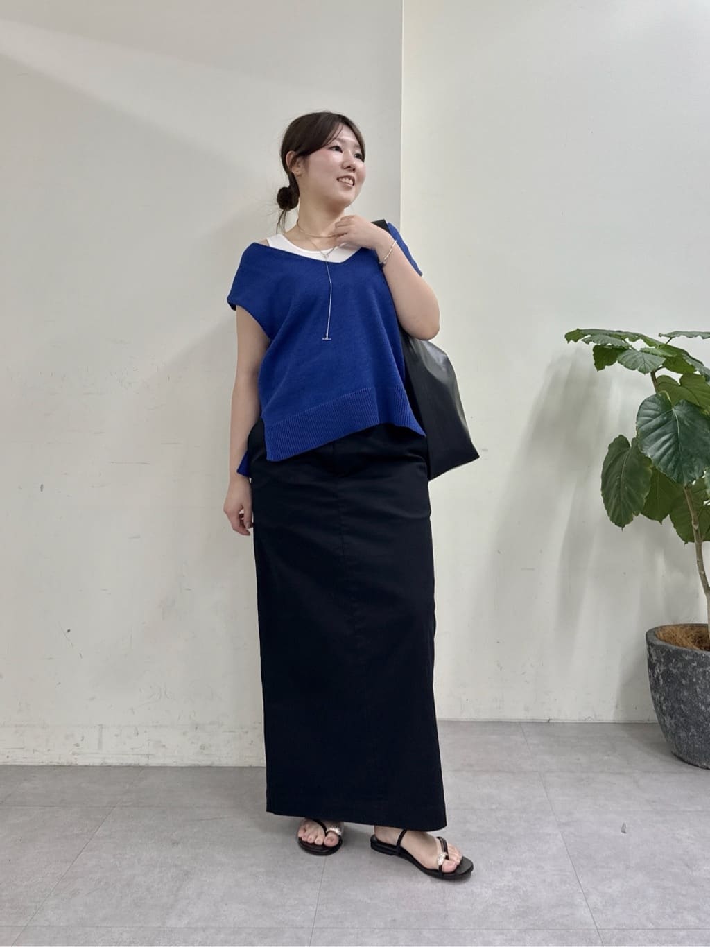 GALLARDAGALANTEのサイドスリットニットを使ったコーディネートを紹介します。｜Rakuten Fashion(楽天ファッション／旧楽天ブランドアベニュー)7029445