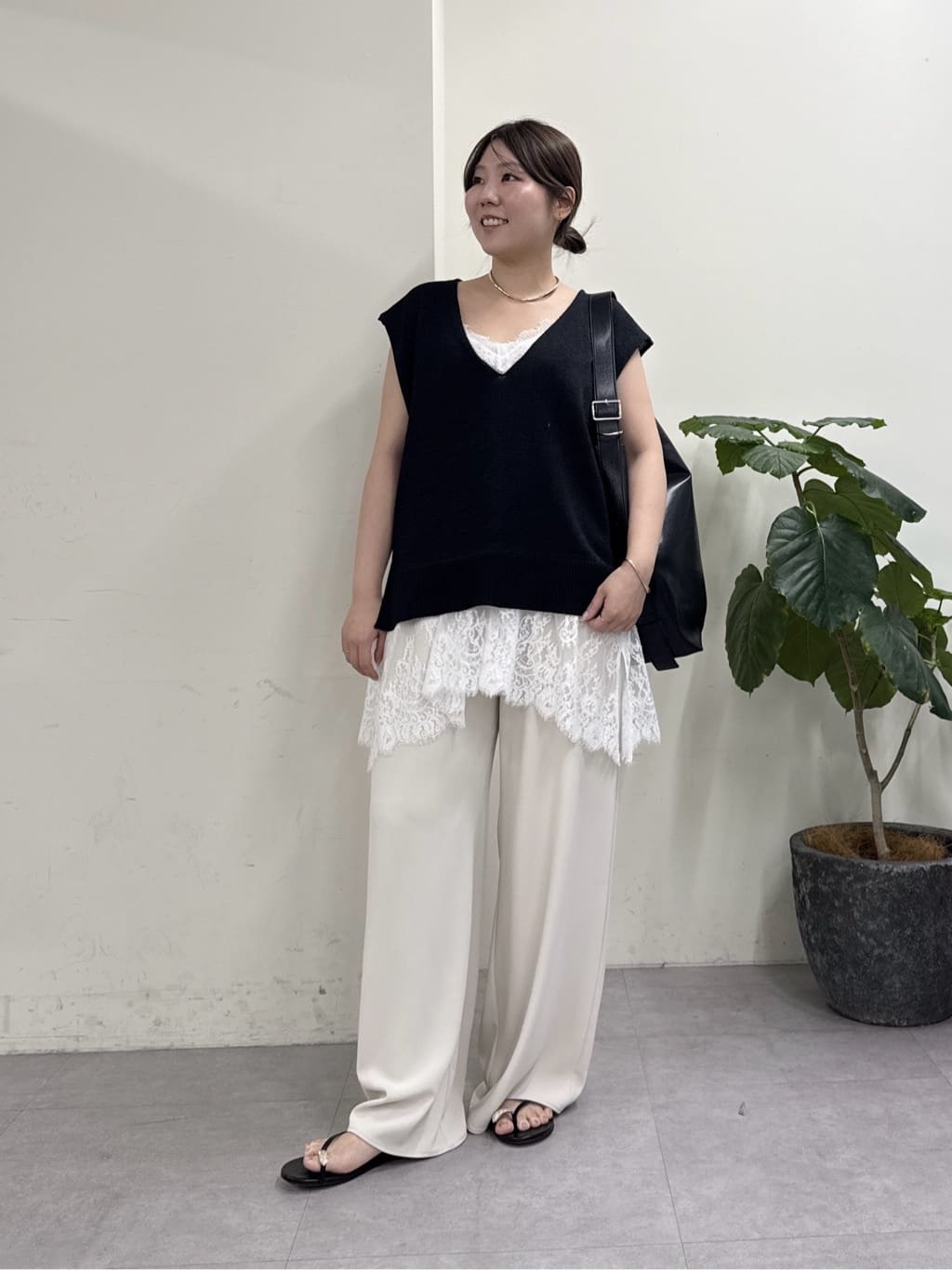 GALLARDAGALANTEのサイドスリットニットを使ったコーディネートを紹介します。｜Rakuten Fashion(楽天ファッション／旧楽天ブランドアベニュー)7029465