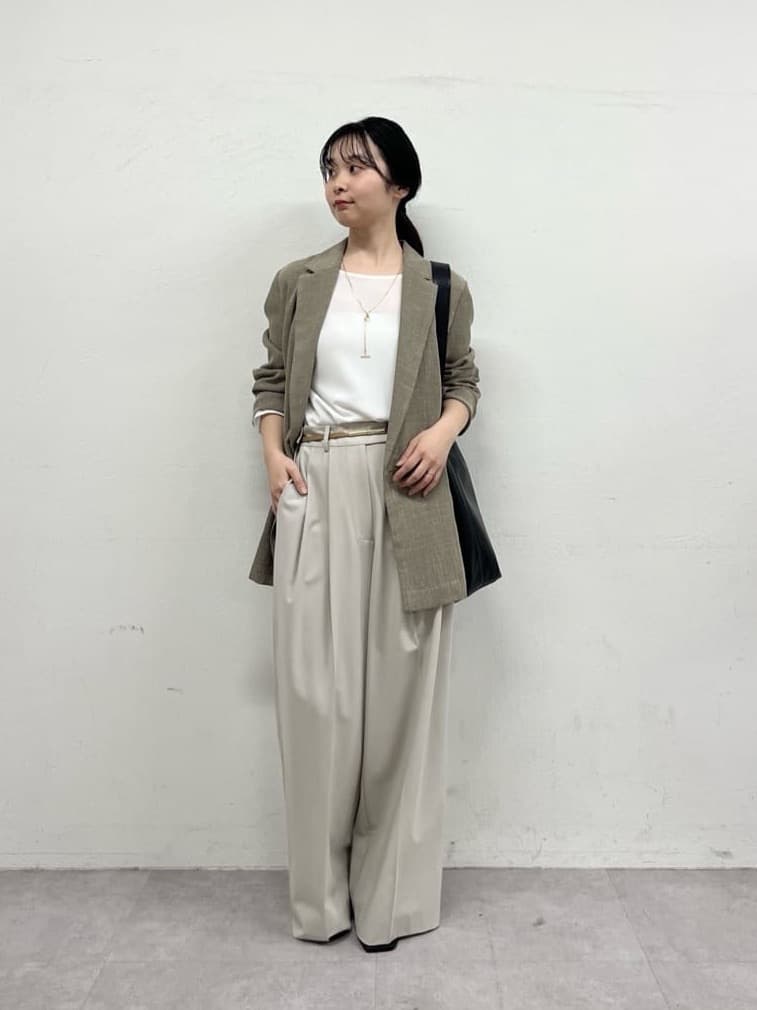 GALLARDAGALANTEの【ウエスト調整可能】【手洗い可】梳毛タックワイドパンツを使ったコーディネートを紹介します。｜Rakuten Fashion(楽天ファッション／旧楽天ブランドアベニュー)7029274