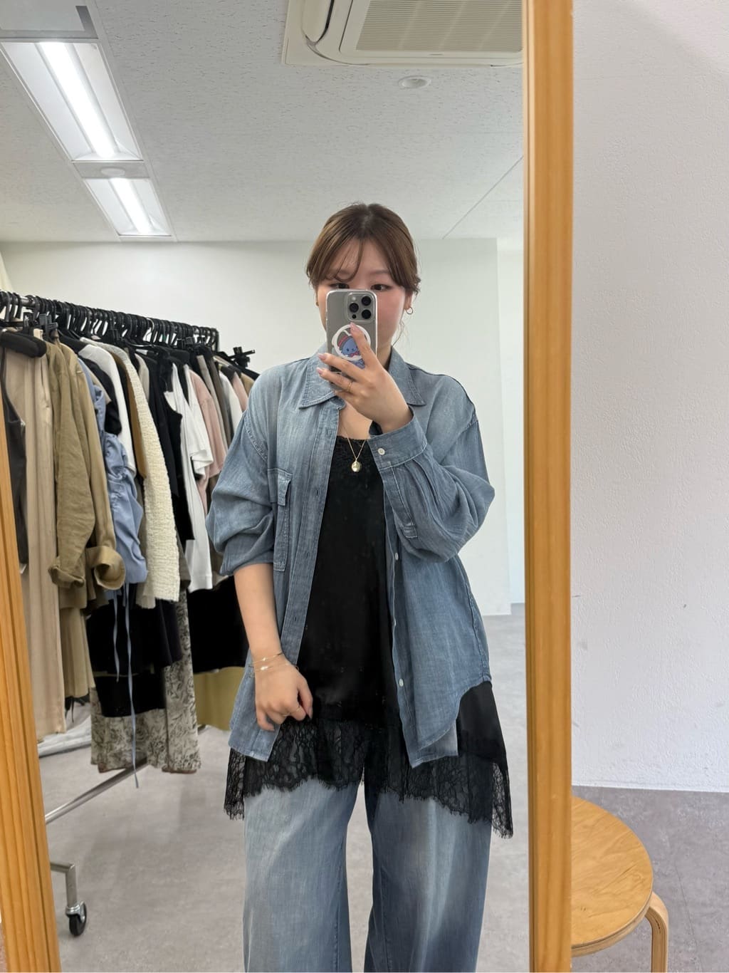 GALLARDAGALANTEの【驚くほど軽い!】シアーデニムシャツを使ったコーディネートを紹介します。｜Rakuten Fashion(楽天ファッション／旧楽天ブランドアベニュー)7031492