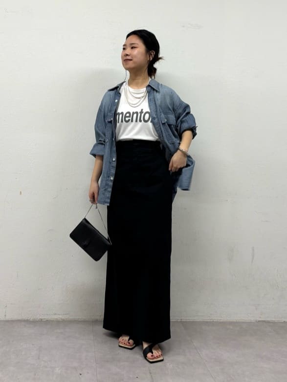 GALLARDAGALANTEの【驚くほど軽い!】シアーデニムシャツを使ったコーディネートを紹介します。｜Rakuten Fashion(楽天ファッション／旧楽天ブランドアベニュー)7031503