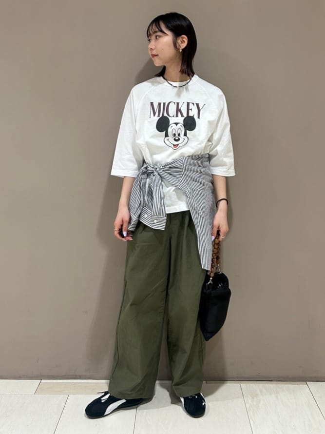 FREAK’S STOREの【MICKEY MOUSE】 ラグランTシャツを使ったコーディネートを紹介します。｜Rakuten Fashion(楽天ファッション／旧楽天ブランドアベニュー)7034661