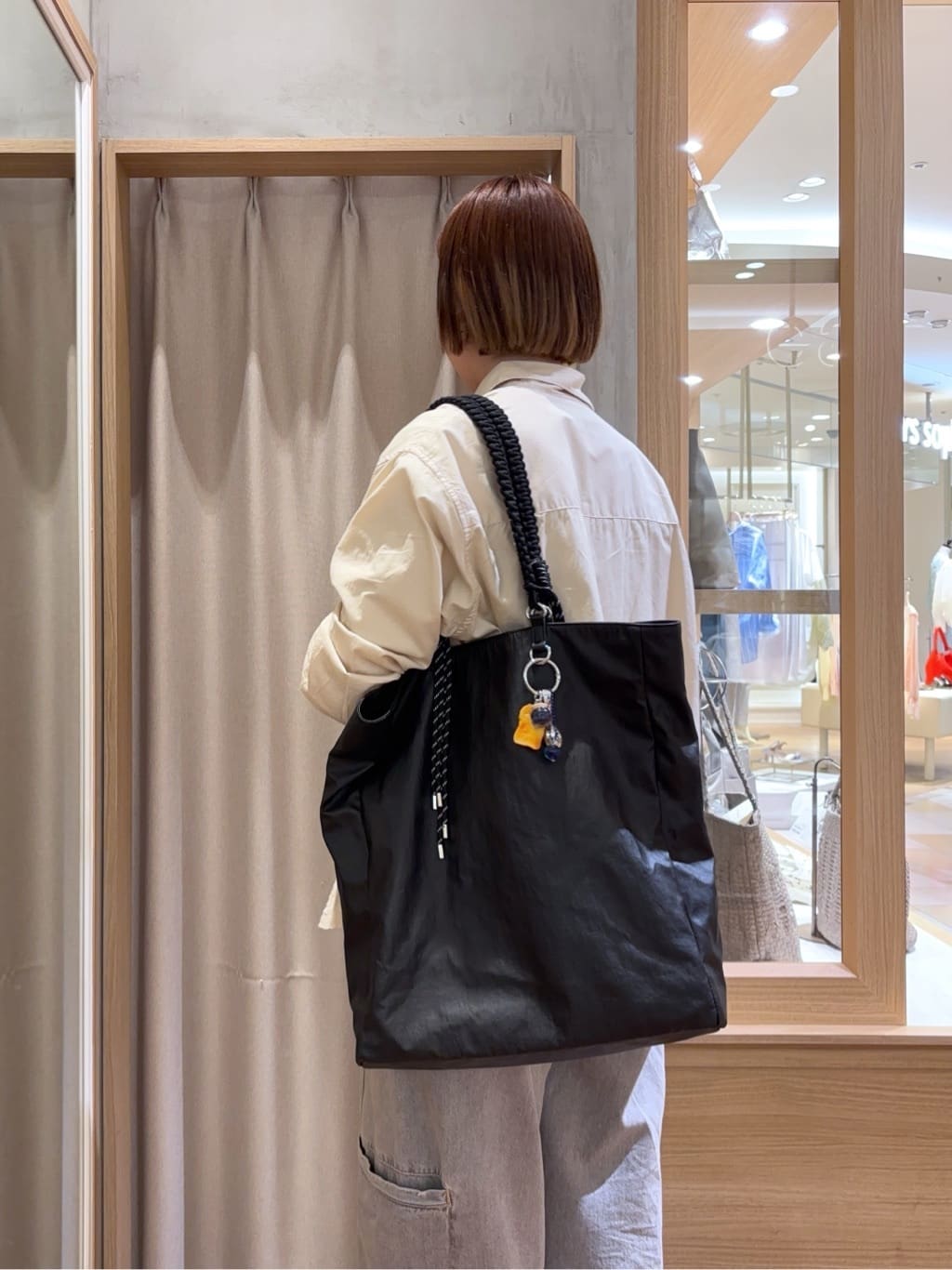 ear PAPILLONNERの【そがぴ企画】マルチポケットトートバッグ《撥水/A4サイズ対応》を使ったコーディネートを紹介します。｜Rakuten Fashion(楽天ファッション／旧楽天ブランドアベニュー)7035028