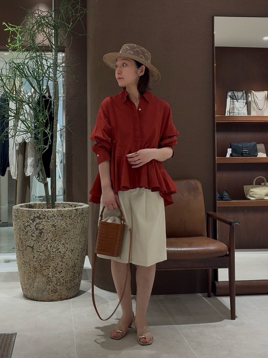 GALLARDAGALANTEのフレアブラウスを使ったコーディネートを紹介します。｜Rakuten Fashion(楽天ファッション／旧楽天ブランドアベニュー)7035081
