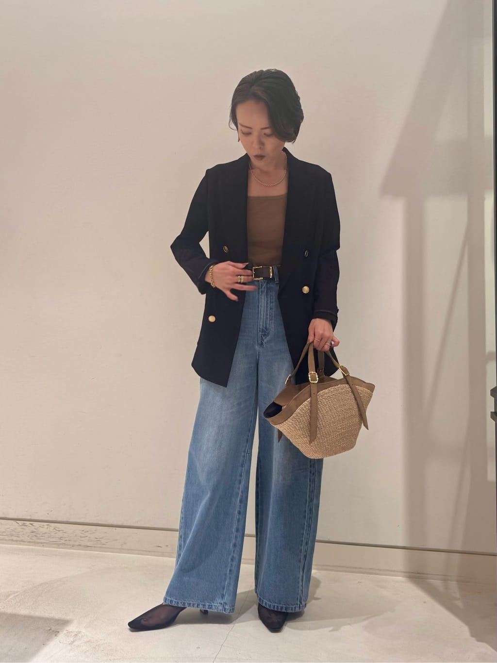 allurevilleのレノクロスダブルブレストジャケットを使ったコーディネートを紹介します。｜Rakuten Fashion(楽天ファッション／旧楽天ブランドアベニュー)7036661