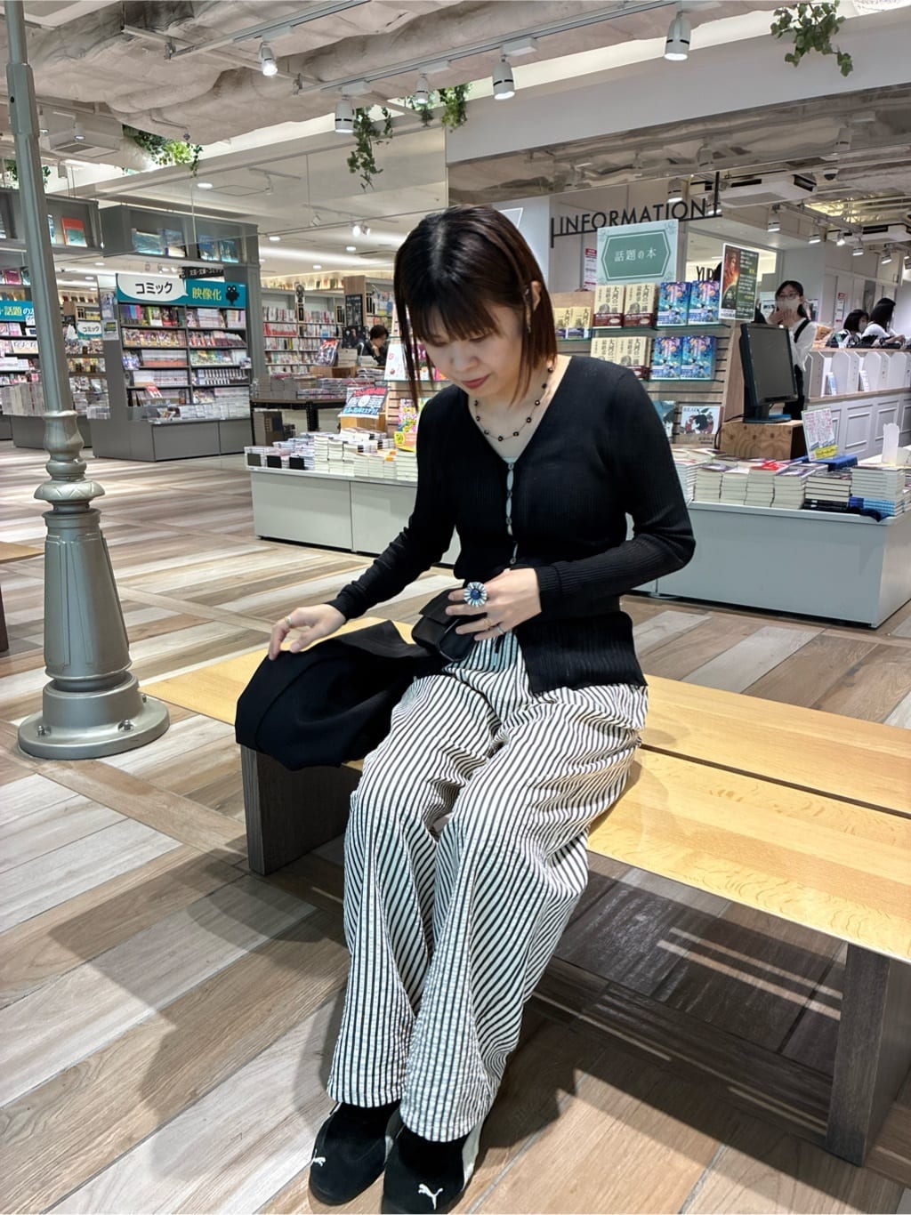 ear PAPILLONNERの《uchida企画》Vネックリブカーディガン【SUM1 STYLE】を使ったコーディネートを紹介します。｜Rakuten Fashion(楽天ファッション／旧楽天ブランドアベニュー)7036666