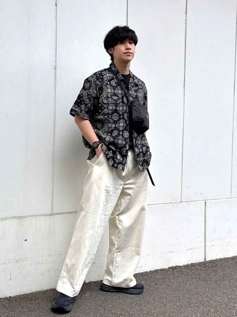 FREAK’S STOREの【新色追加】インド製 リラックスフィット バティック柄プリント オープンカラーシャツ ショートスリーブ 小紋柄を使ったコーディネートを紹介します。｜Rakuten Fashion(楽天ファッション／旧楽天ブランドアベニュー)7039609